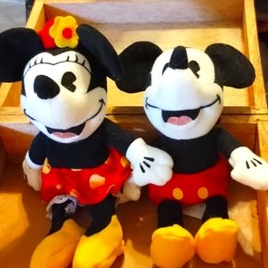 1930s Mickey and Minnie ~so adorable~ stuffed animals.